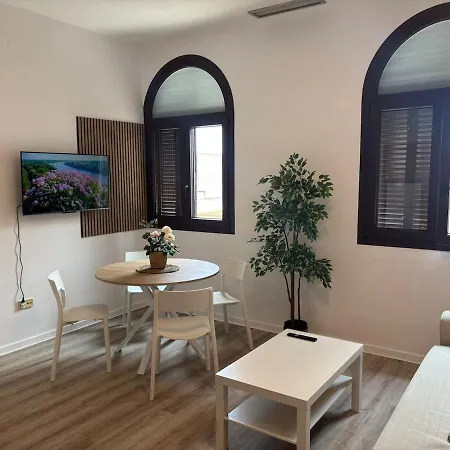 Acogedor Apartamento, Centrico, Recien Restaurado *
